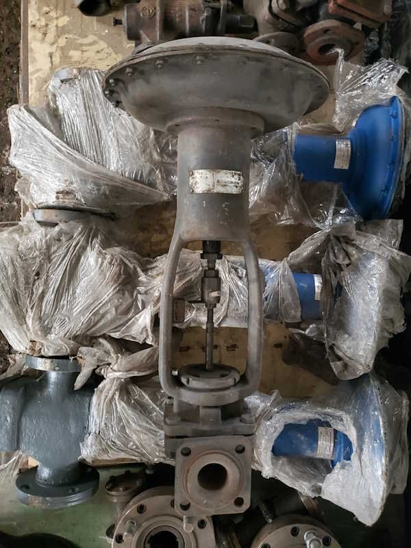 Клапан регулирующий футерований с пневмоприводом Dn50 Pn6, чугунный Клапан регулирующий футерований с пневмоприводом Dn50 Pn6, чугунный